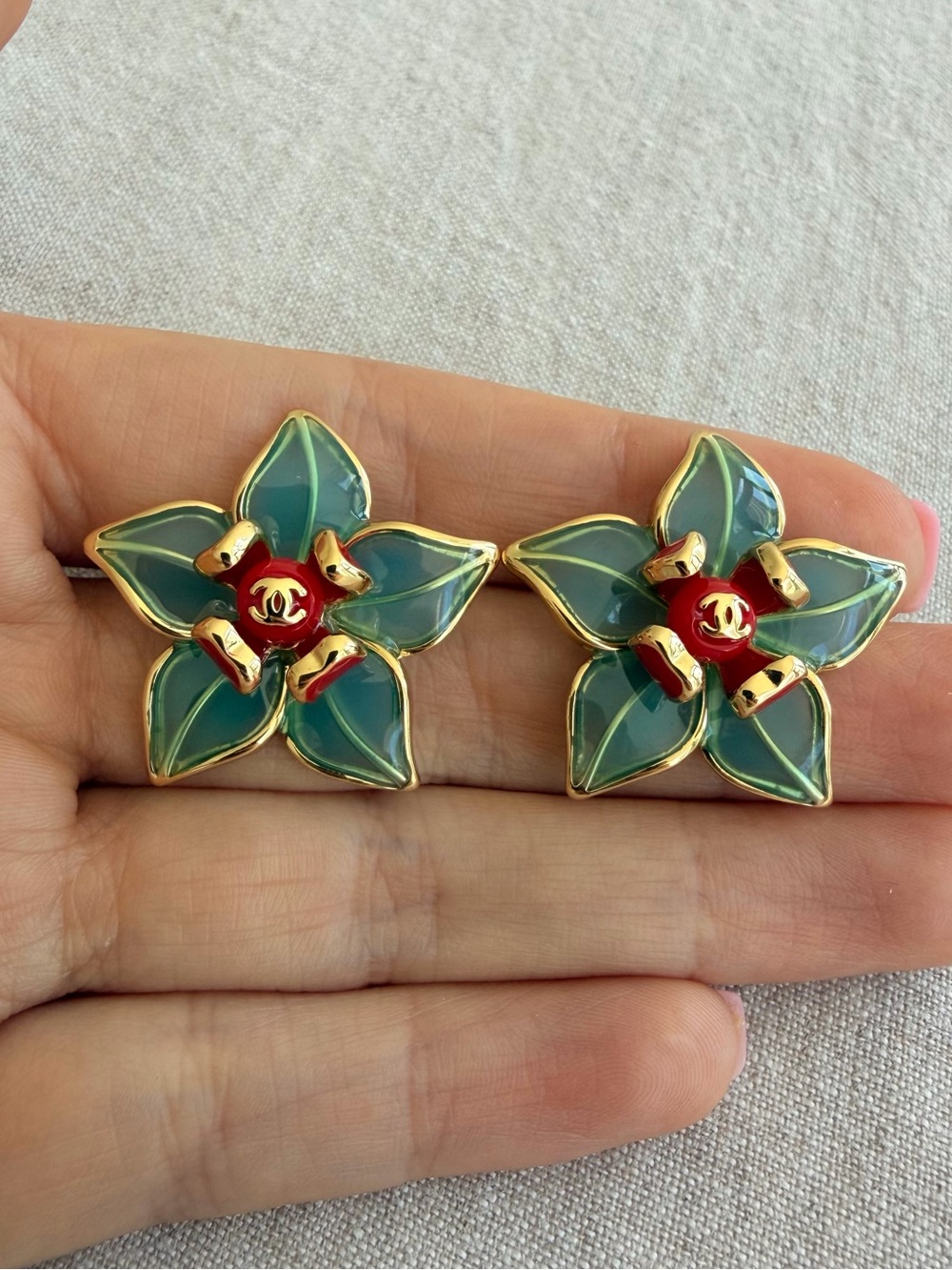 🪷Chanel Green Flower Earrings with Red Center✨